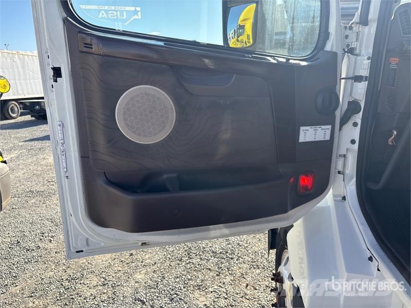 Volvo VNL300 6x4 T/A Day Cab Truck Tractor Trekkers