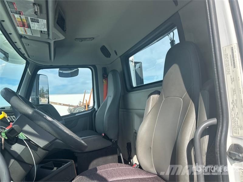 Volvo VNL300 6x4 T/A Day Cab Truck Tractor Ciągniki siodłowe