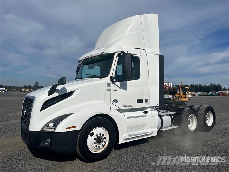 Volvo VNL300 6x4 T/A Day Cab Truck Tractor Ciągniki siodłowe