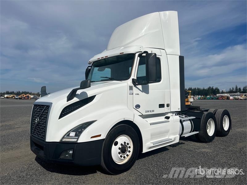Volvo VNL300 6x4 T/A Day Cab Truck Tractor Ciągniki siodłowe