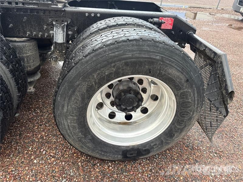 Volvo VNL300 6x4 T/A Day Cab Truck Tractor Trekkers