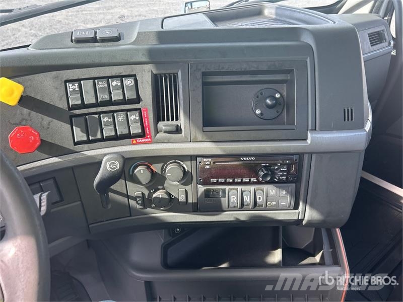 Volvo VNL300 6x4 T/A Day Cab Truck Tractor Ciągniki siodłowe