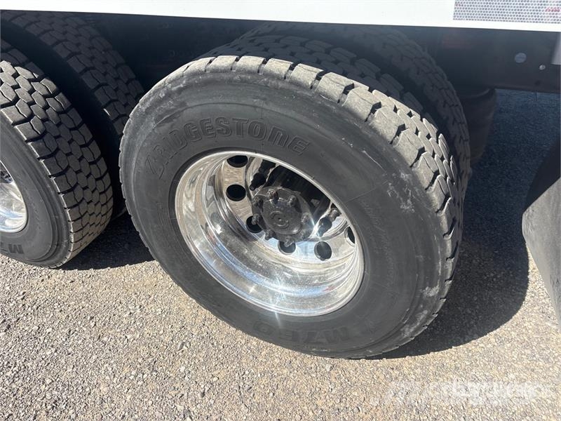 Volvo VNL300 6x4 Water Truck Цистерни за вода