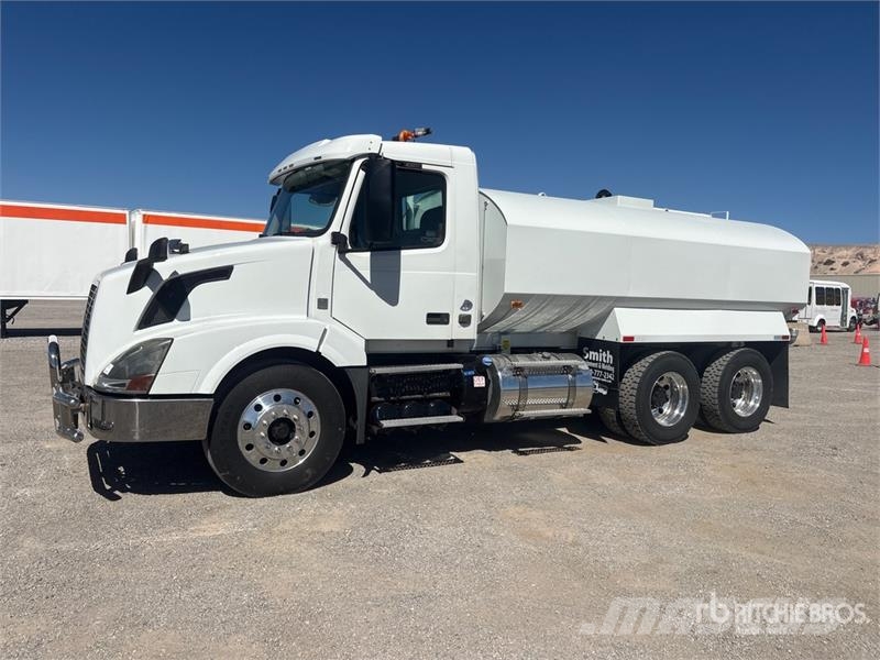 Volvo VNL300 6x4 Water Truck Цистерни за вода