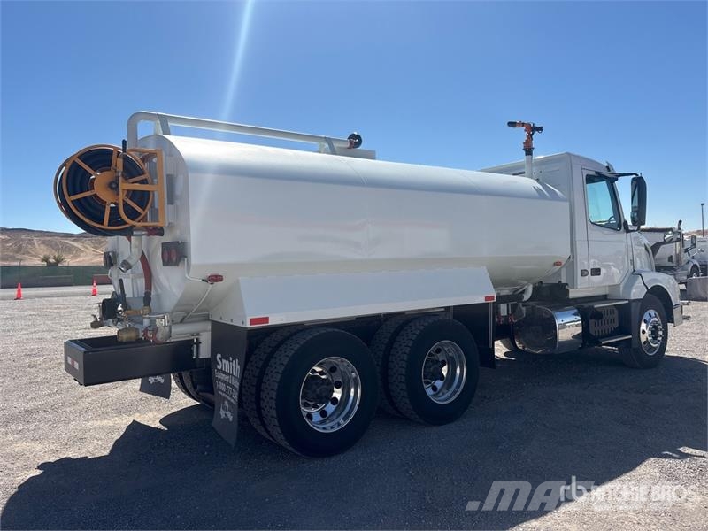Volvo VNL300 6x4 Water Truck Цистерни за вода