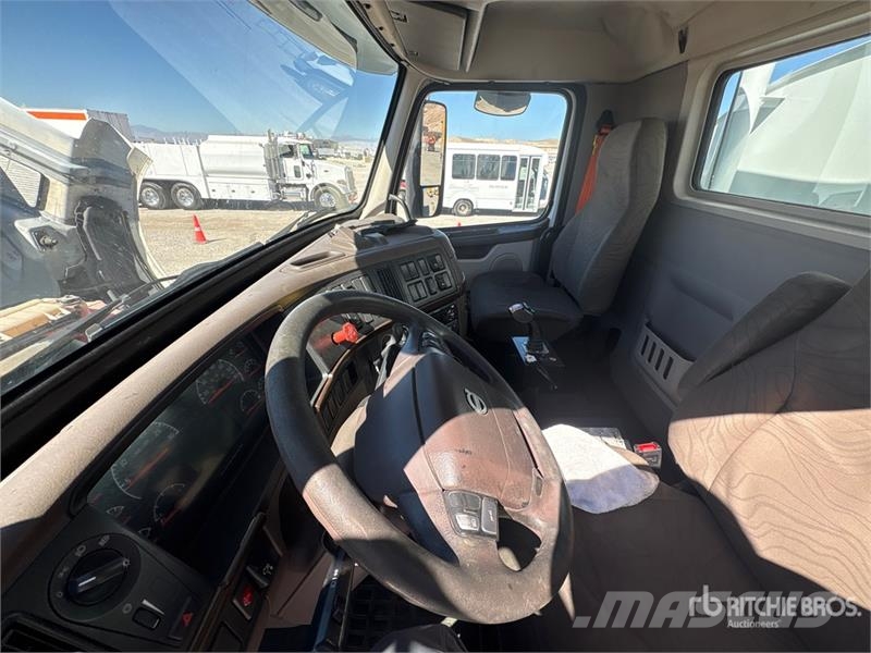 Volvo VNL300 6x4 Water Truck Цистерни за вода