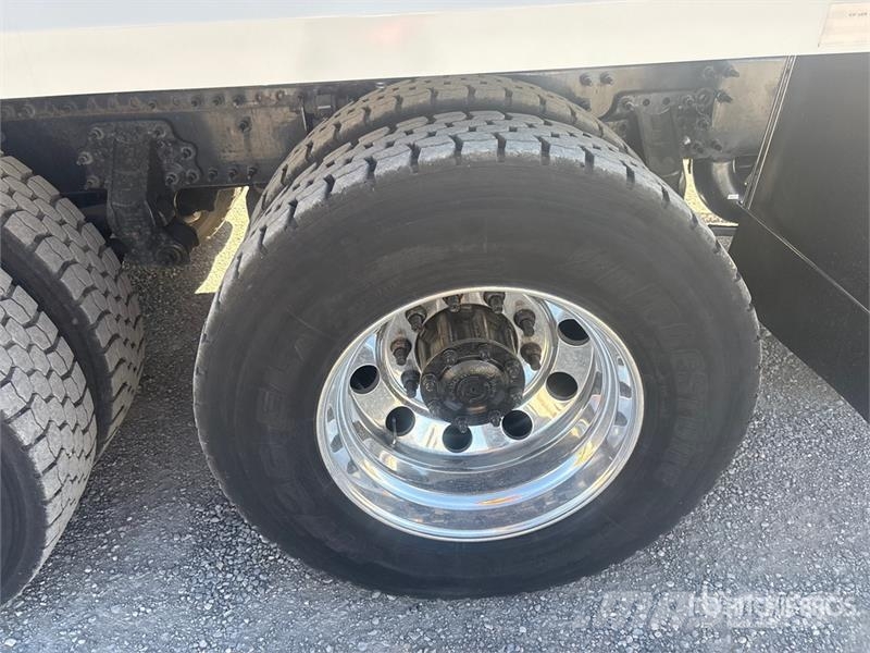 Volvo VNL300 6x4 Water Truck Цистерни за вода