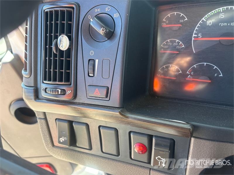 Volvo VNL300 6x4 Water Truck Цистерни за вода