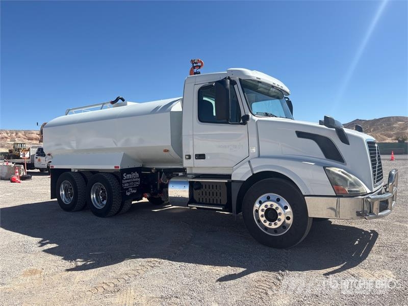 Volvo VNL300 6x4 Water Truck Цистерни за вода