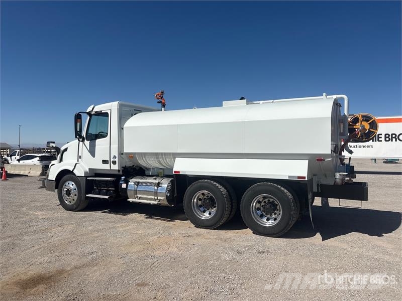 Volvo VNL300 6x4 Water Truck Цистерни за вода