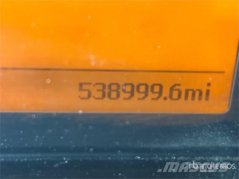 Volvo VNL300 CNG 6x4 T/A Day Cab Truck Tractor Vilcēji