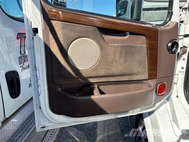 Volvo VNL64T-300 6x4 T/A Day Cab Truck Tractor Trekkers
