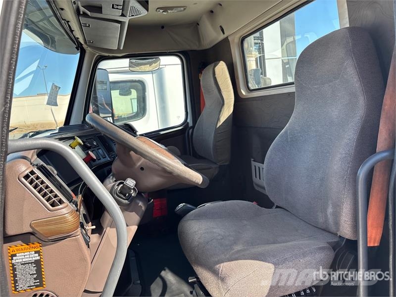 Volvo VNL64T-300 6x4 T/A Day Cab Truck Tractor Trekkers