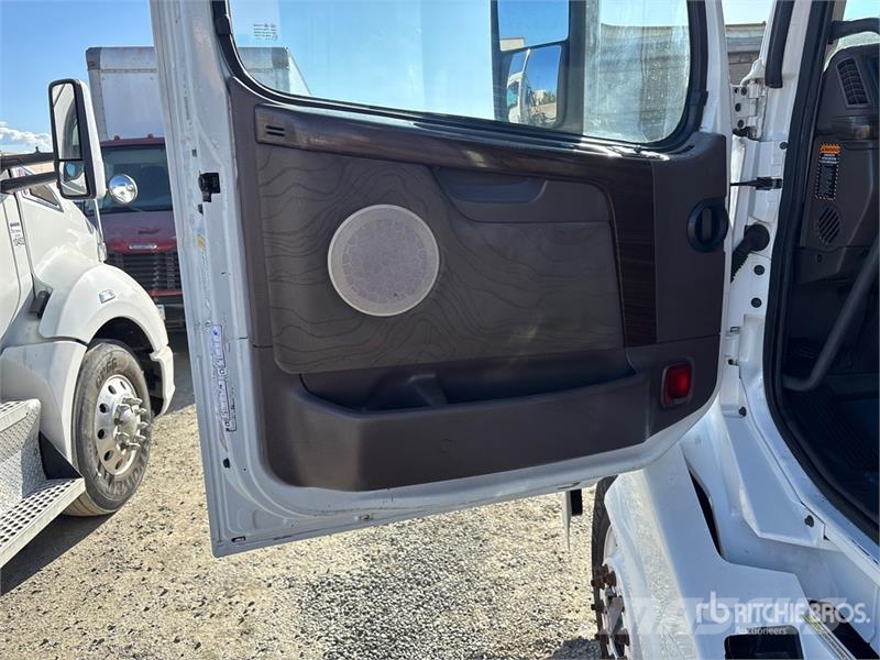 Volvo VNL64T-300 6x4 T/A Day Cab Truck Tractor Trekkers