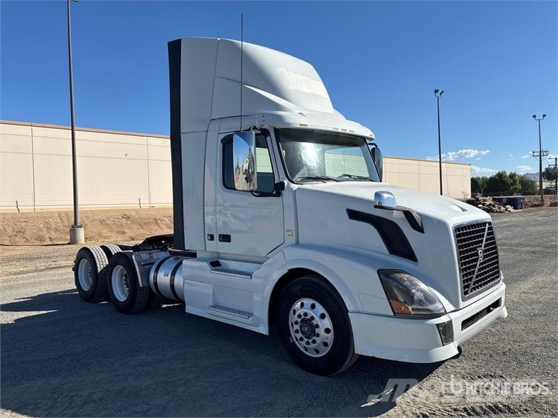 Volvo VNL64T-300 6x4 T/A Day Cab Truck Tractor Trekkers
