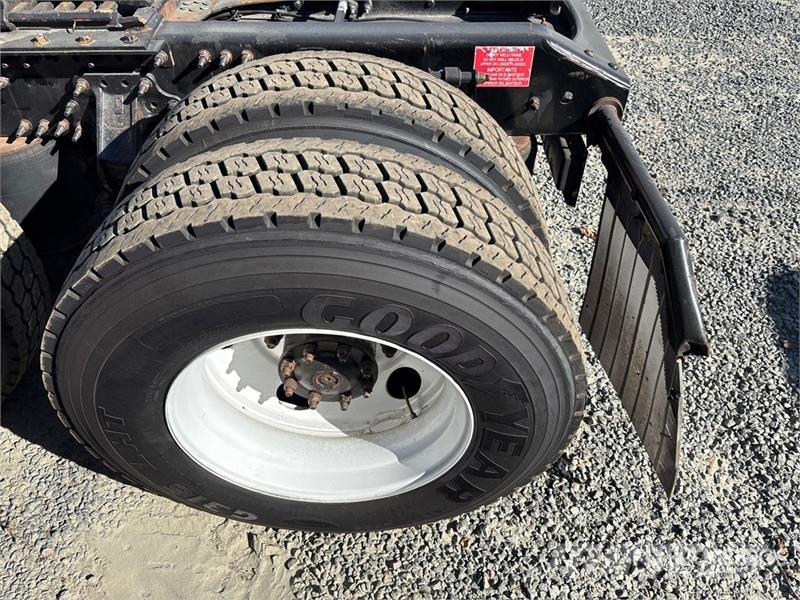 Volvo VNL64T-300 6x4 T/A Day Cab Truck Tractor Trekkers