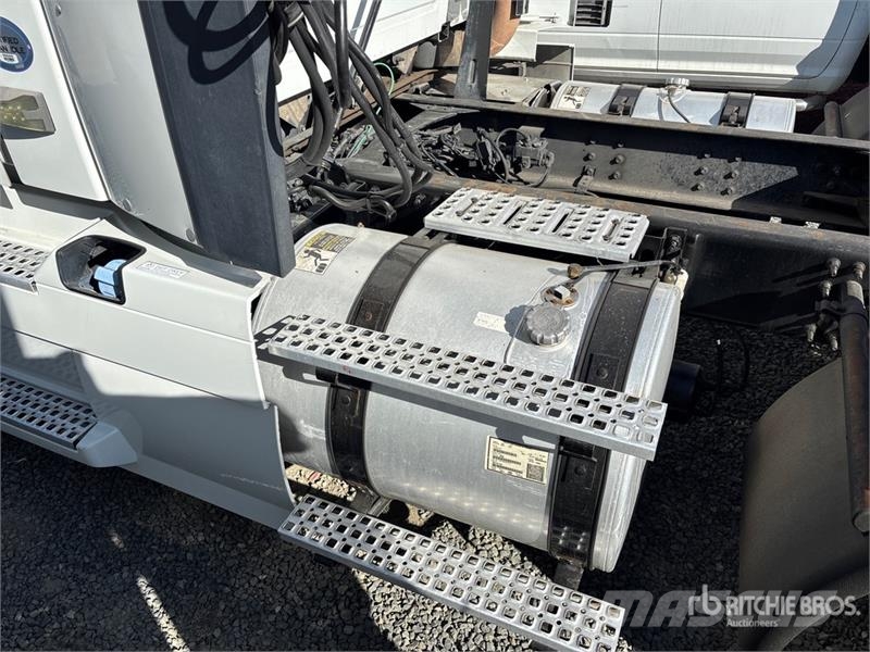 Volvo VNL64T-300 6x4 T/A Day Cab Truck Tractor Trekkers