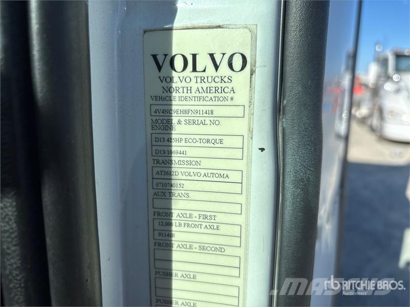 Volvo VNL64T-300 6x4 T/A Day Cab Truck Tractor Trekkers