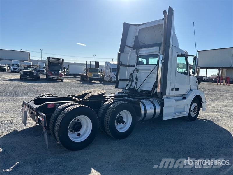 Volvo VNL64T-300 6x4 T/A Day Cab Truck Tractor Trekkers