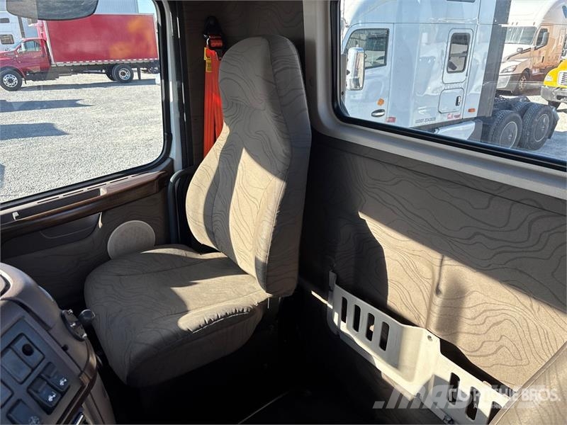 Volvo VNL64T-300 6x4 T/A Day Cab Truck Tractor Trekkers