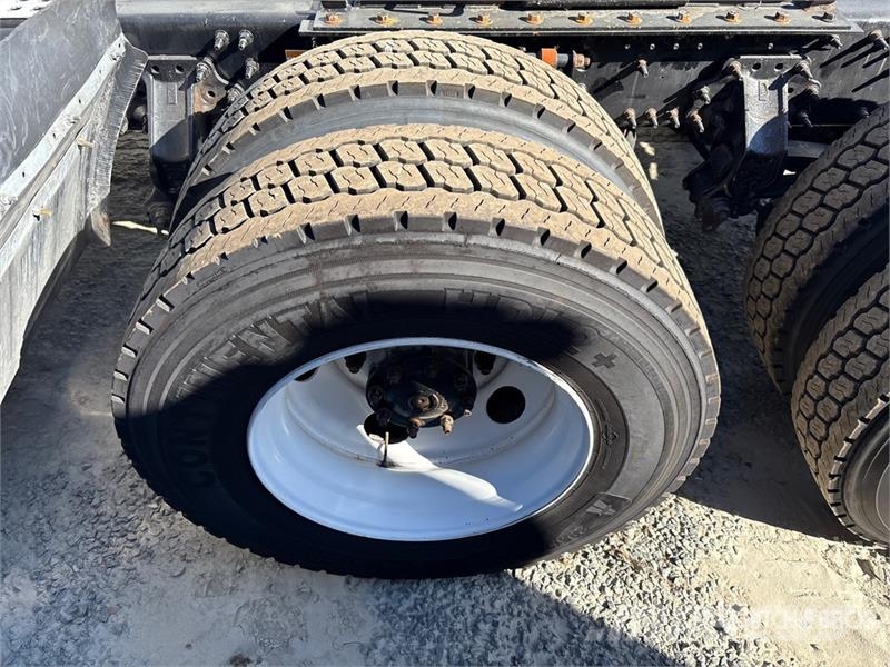 Volvo VNL64T-300 6x4 T/A Day Cab Truck Tractor Trekkers
