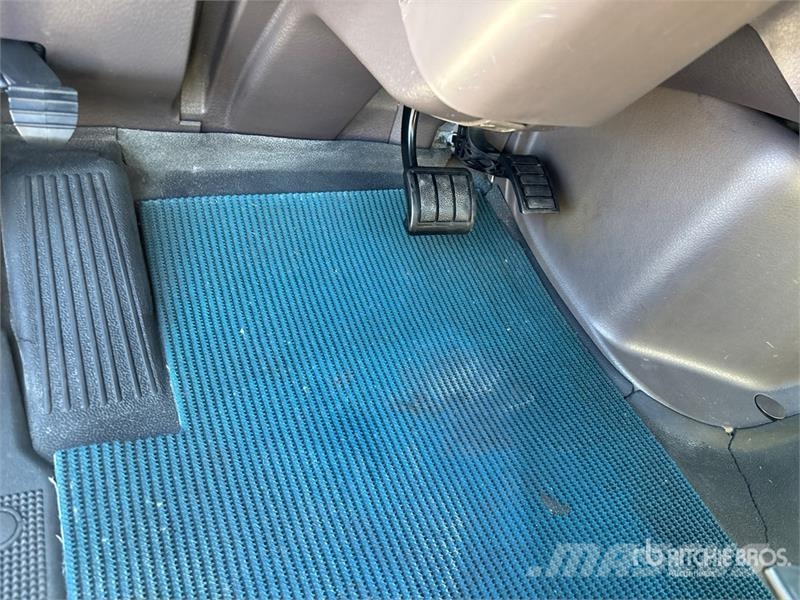 Volvo VNL64T-300 6x4 T/A Day Cab Truck Tractor Trekkers