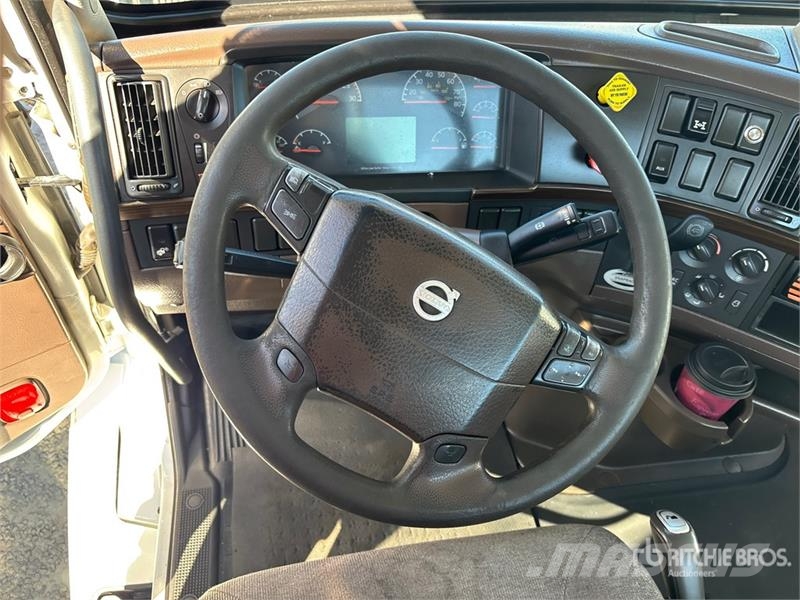 Volvo VNL64T-300 6x4 T/A Day Cab Truck Tractor Trekkers