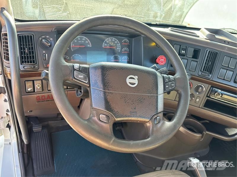 Volvo VNL64T-300 6x4 T/A Day Cab Truck Tractor Trekkers
