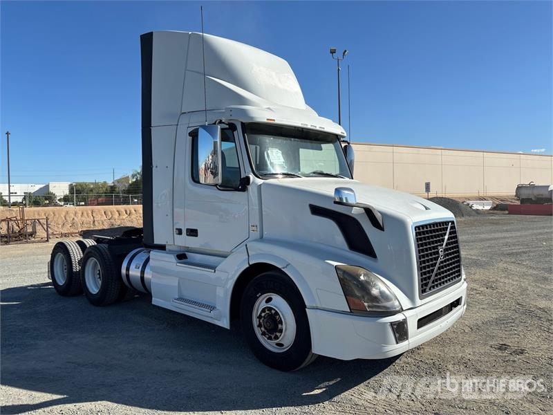 Volvo VNL64T-300 6x4 T/A Day Cab Truck Tractor Trekkers