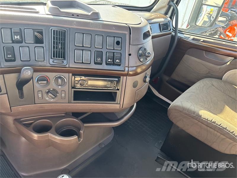 Volvo VNL64T-300 6x4 T/A Day Cab Truck Tractor Trekkers