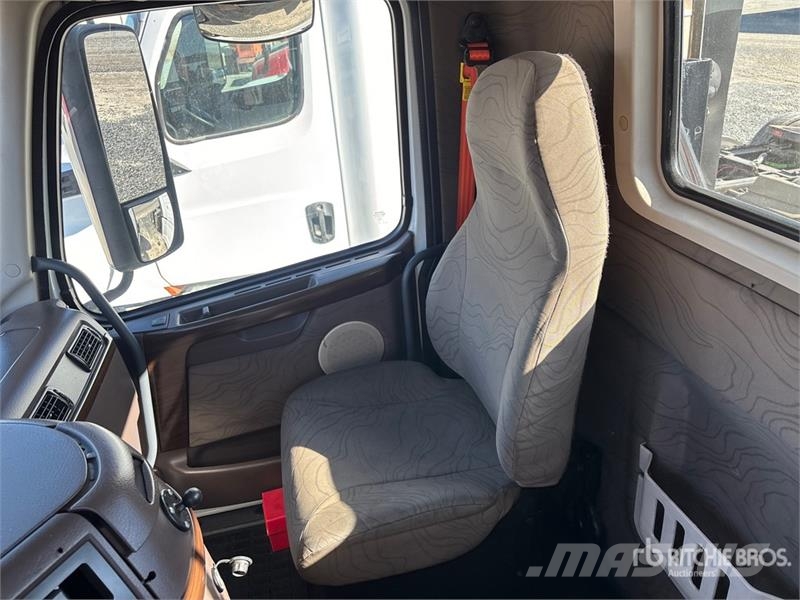 Volvo VNL64T-300 6x4 T/A Day Cab Truck Tractor Trekkers