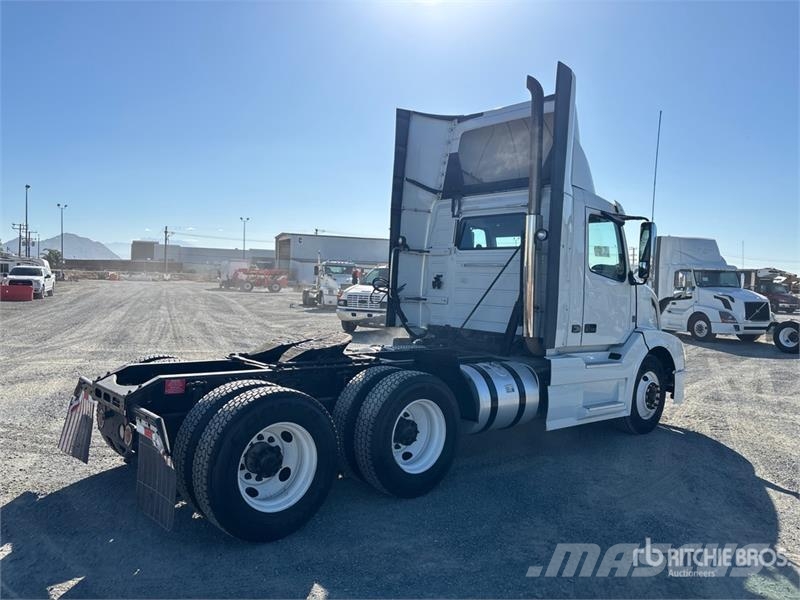 Volvo VNL64T-300 6x4 T/A Day Cab Truck Tractor Trekkers