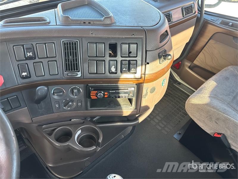 Volvo VNL64T-300 6x4 T/A Day Cab Truck Tractor Trekkers