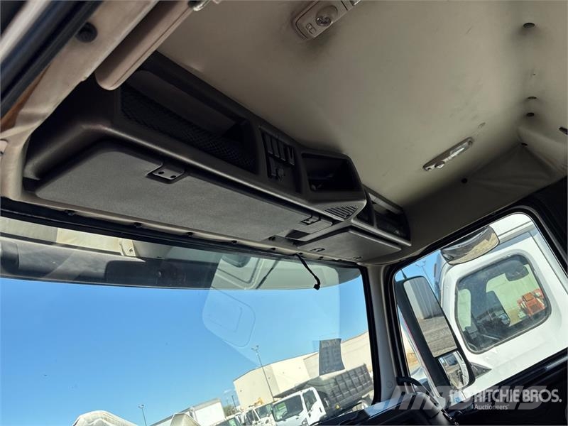 Volvo VNL64T-300 6x4 T/A Day Cab Truck Tractor Trekkers