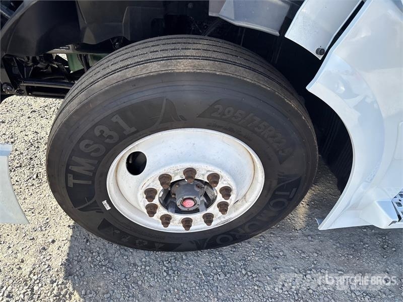 Volvo VNL64T-300 6x4 T/A Day Cab Truck Tractor Trekkers