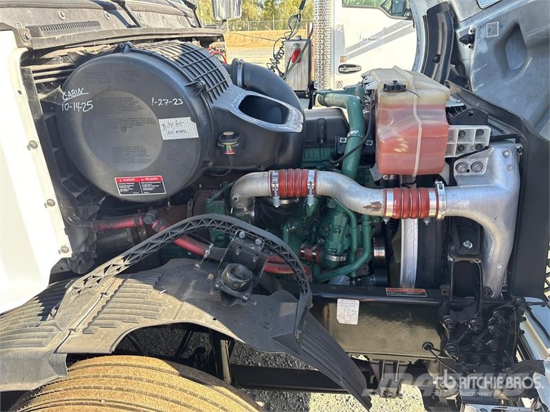 Volvo VNL64T-300 6x4 T/A Day Cab Truck Tractor Trekkers