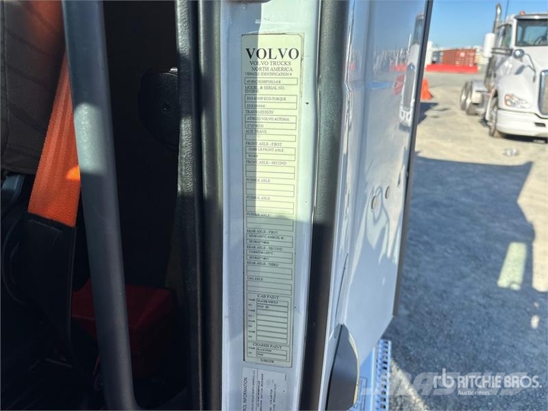 Volvo VNL64T-300 6x4 T/A Day Cab Truck Tractor Trekkers