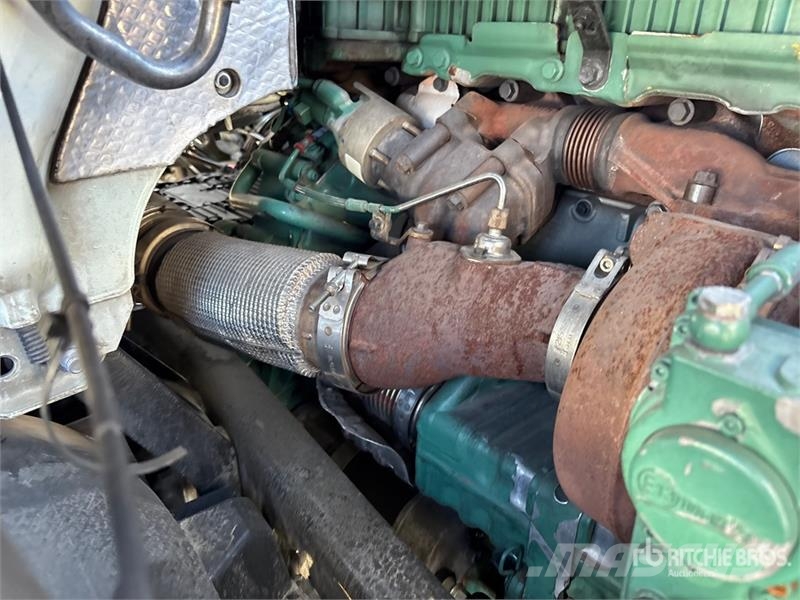 Volvo VNL64T-300 6x4 T/A Day Cab Truck Tractor Trekkers