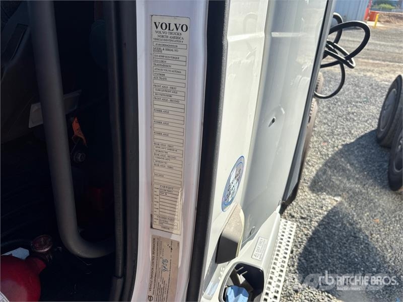 Volvo VNL64T-300 6x4 T/A Day Cab Truck Tractor Trekkers
