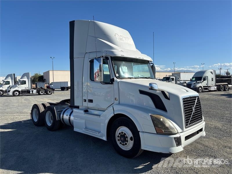 Volvo VNL64T-300 6x4 T/A Day Cab Truck Tractor Trekkers