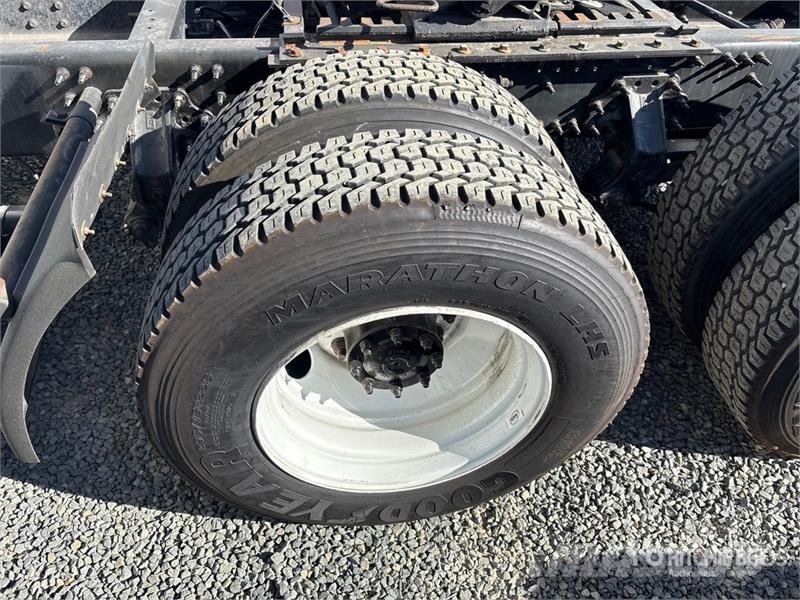 Volvo VNL64T-300 6x4 T/A Day Cab Truck Tractor Trekkers
