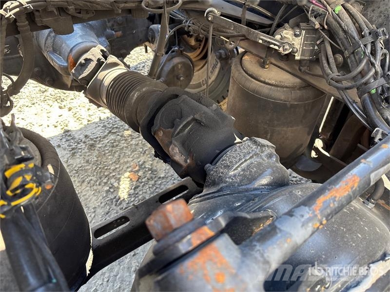 Volvo VNL64T-300 6x4 T/A Day Cab Truck Tractor Trekkers