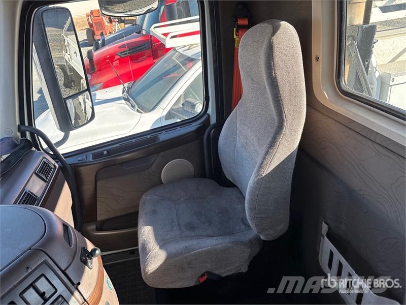 Volvo VNL64T-300 6x4 T/A Day Cab Truck Tractor Trekkers