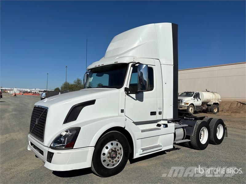 Volvo VNL64T-300 6x4 T/A Day Cab Truck Tractor Trekkers