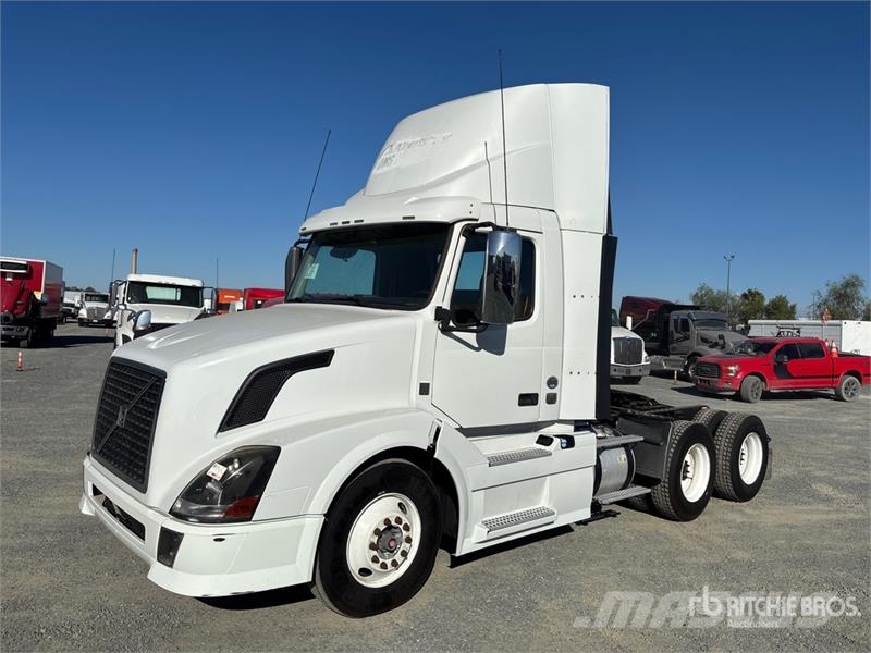 Volvo VNL64T-300 6x4 T/A Day Cab Truck Tractor Trekkers