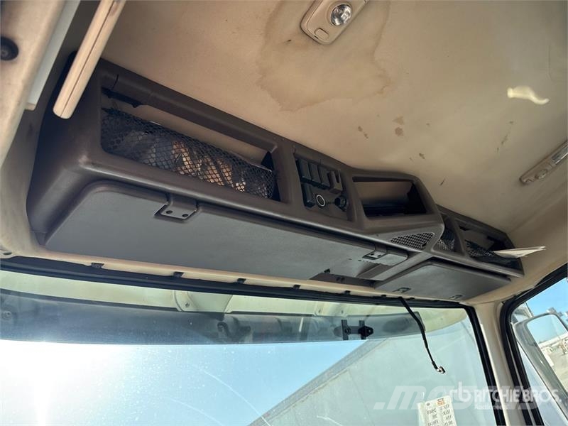 Volvo VNL64T-300 6x4 T/A Day Cab Truck Tractor Trekkers