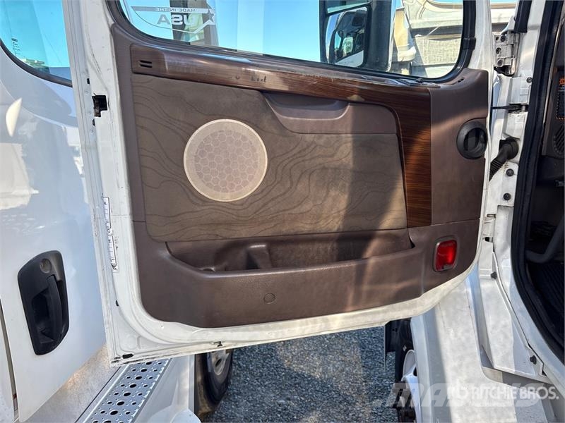 Volvo VNL64T-300 6x4 T/A Day Cab Truck Tractor Trekkers