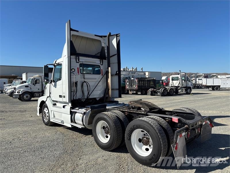 Volvo VNL64T-300 6x4 T/A Day Cab Truck Tractor Trekkers