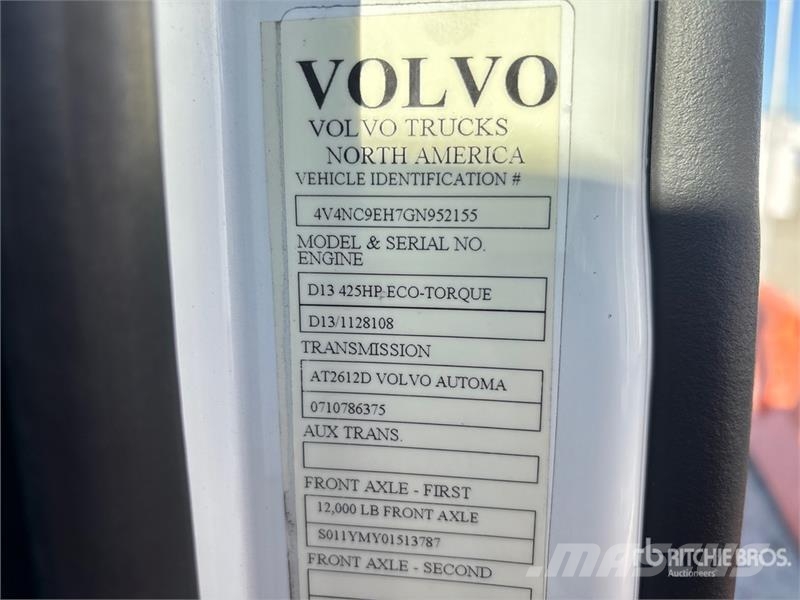 Volvo VNL64T-300 6x4 T/A Day Cab Truck Tractor Tegljači