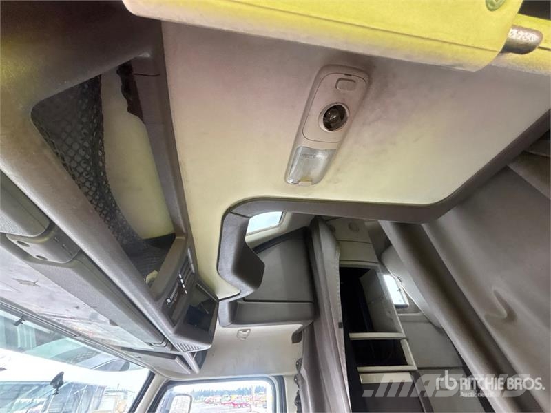Volvo VNL670 牵引车